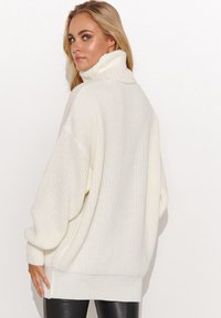 Makadamia - Sweter