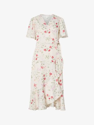 Crèmekleurige wikkeljurk met roze en rode bloemenprint, korte volantmouwen, V-halslijn en gerimpelde zoom.