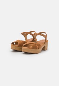 Unisa IRAM - Clogs - toffee