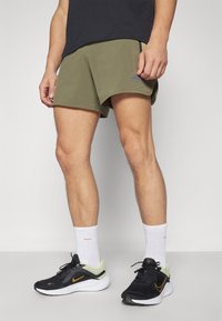 Nike Performance SECONDSUNRISE - Kurze Sporthose - medium olive/neutral olive/(black)