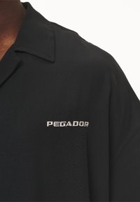 Pegador LOGO SHORT SLEEVE - Marškiniai - black