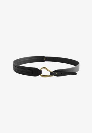 Cintura in pelle nera con design a doppia tracolla e fibbia in metallo dorato. Texture liscia con dettagli di cucitura lungo i bordi.