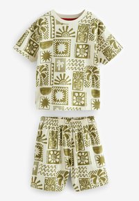 Ensemble crème à manches courtes avec des motifs géométriques verts olive, incluant des motifs de soleil et de plante ; le short a une taille élastique.