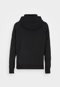 Sudadera negra con capucha con un diseño simple, que presenta una parte trasera sin costuras, puños acanalados y una textura suave. Sin patrones o acentos visibles.