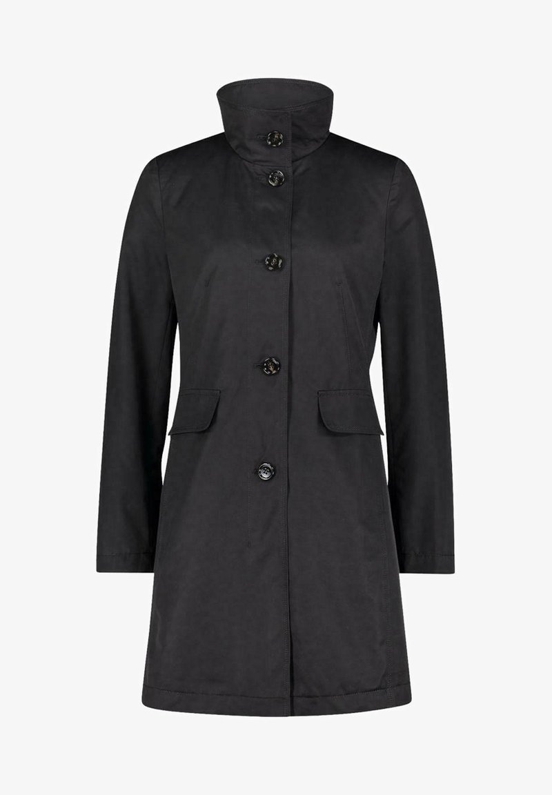 Svart kappa med hög krage, långa ärmar, sex knappar fram och två sidfickor. Tillverkad av ett slätt, hållbart tyg.