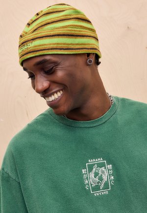 BDG Urban Outfitters SAKANA KOI TEE - T-Shirt print - green