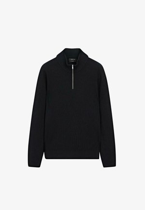 Pullover in maglia nera a coste con colletto alto e chiusura a mezza zip. Presenta maniche lunghe e una finitura in tessuto morbido e testurizzato.