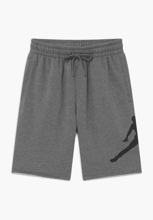 Grå atletikshorts med elastisk talje og snøre, sidelommer og en sort silhuet af en hoppende atlet på højre ben.