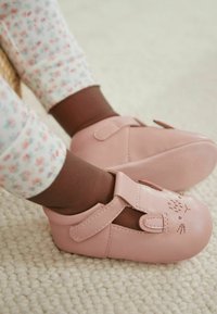 Next REGULAR FIT - Lær-at-gå-sko - pink bunny