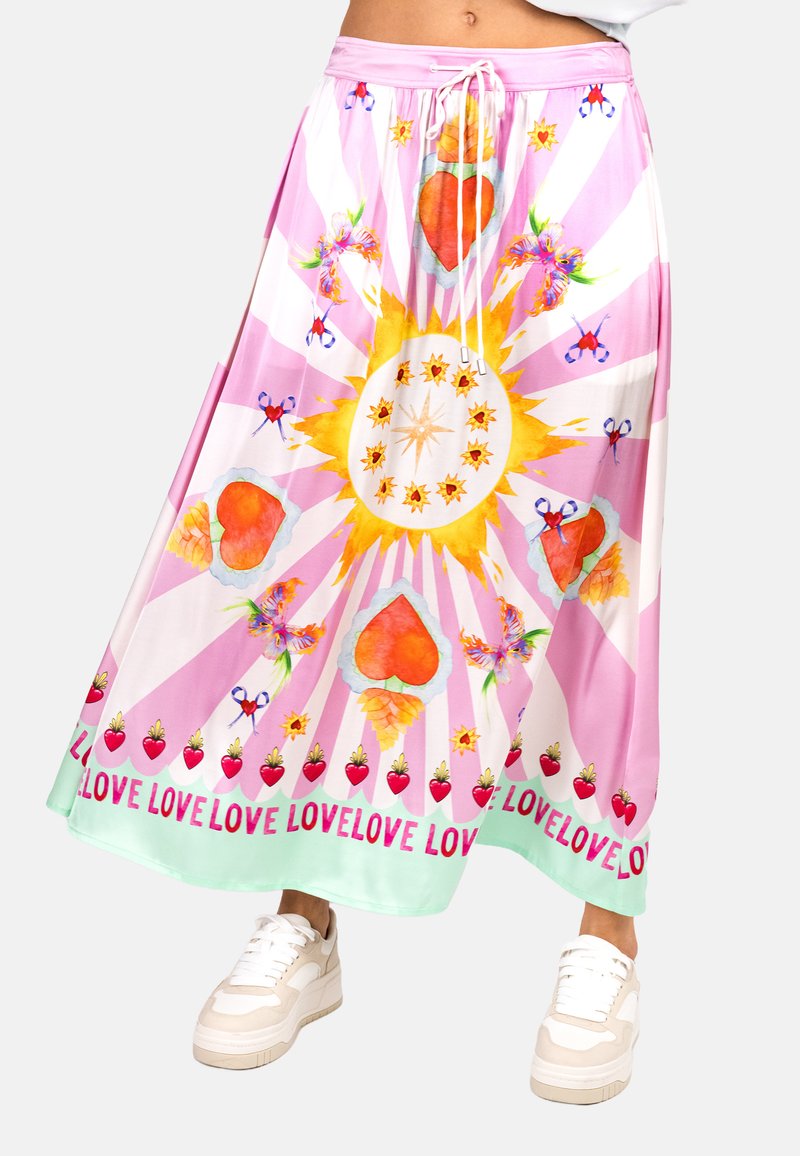 Langer, fließender Rock mit leuchtend rosa und grünen Farben, verspielten Herz- und Schmetterlingsmustern sowie einem Kordelzugbund für eine verstellbare Passform.