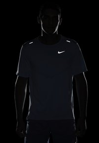Nike Performance RISE - Camiseta deportiva - university blue
