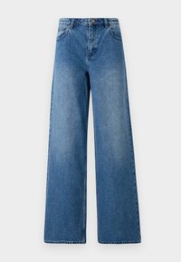 Jean large en denim bleu. Caractérisés par une taille haute, cinq poches et une fermeture par bouton à l'avant. Texture lisse avec un léger dégradé.