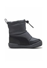 Bota de invierno negra y gris con puño ajustable de cordón, suela texturizada y puntera reforzada para niños, mostrada en perfil lateral.