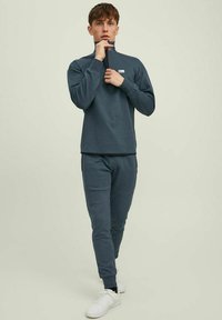 Jack & Jones JPSTWILL AIR PANTS - Spodnji deli trenirk - orion blue