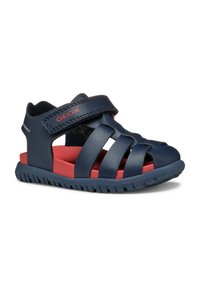 Sandalo in pelle blu navy con accenti rossi, dotato di punta chiusa, molteplici fasce e suola in gomma texturizzata. Chiusura con strap in Velcro.