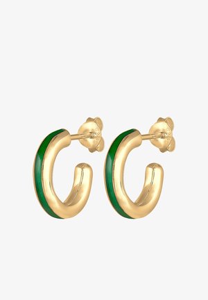 Guld hoops øreringe med en grøn emaljestribe, med et buet design og blomst-formede lukninger. Glat overfladetekstur.