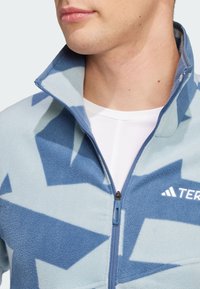 adidas Sportswear MULTI PRINTED FULL-ZIP FLEECE - Jakna od flisa - magic grey steel
