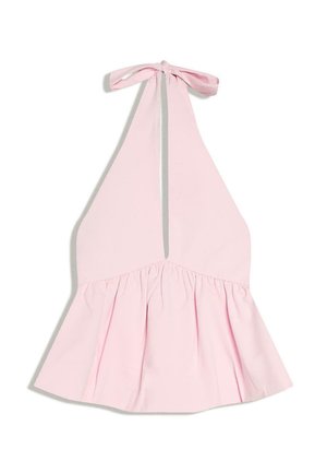 Lyserød haltertop med bundet nakkestrop og en indsamlet, flagrende peplumkant.