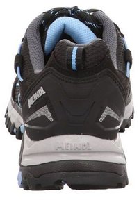 Scarpa sportiva nera e grigia con tomaia testurizzata, accenti blu e suola ammortizzata. Presenta un tallone rinforzato e un sistema di allacciatura.