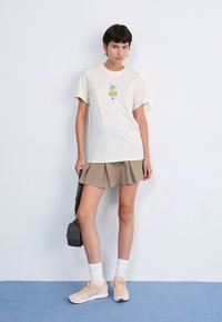 The North Face CONNECT RELAXED TEE GRAPHIC - Print T-shirt - white dune