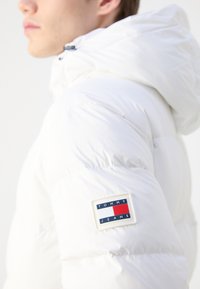 Tommy Jeans ESSENTIAL  - Down jacket - white