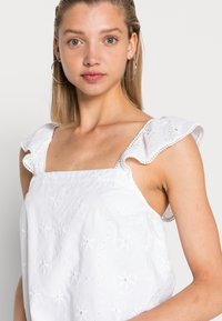 Pieces PCVANIA - Blusa - bright white