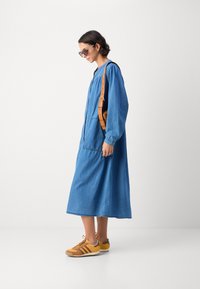 Lollys Laundry DRESS - Jeansklänning - blue