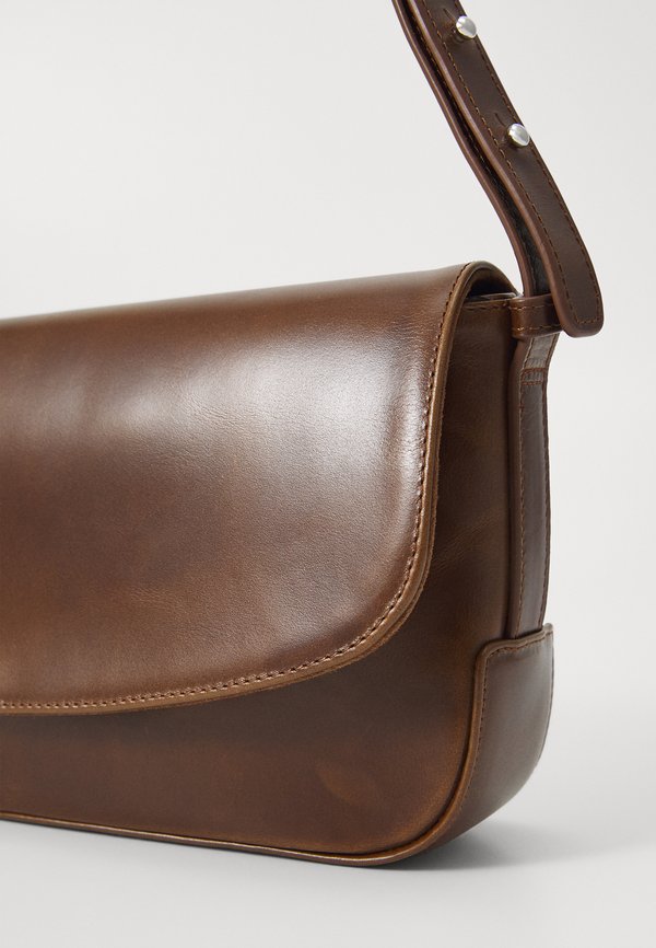 DEIA - Handbag - walnut3