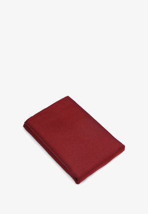 Rode textuurstof netjes gevouwen, met gladde randen en een uniforme kleur. Het materiaal lijkt duurzaam en lichtgewicht.