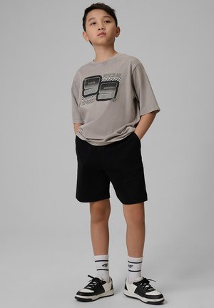 4F, - Krótkie spodenki sportowe