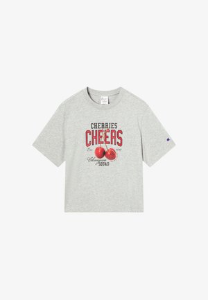 Graues Kurzarm-T-Shirt mit rotem Text "CHERRIES CHEERS", kombiniert mit einer Kirschgrafik und "Champion Squad"-Schriftzug auf der Vorderseite.