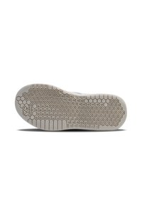 Semelle de chaussure avec un motif de semelle en forme d'hexagone et d'étoile, logo Hummel, et texte "NON-MARQUANT" sur un matériau en caoutchouc de couleur claire.