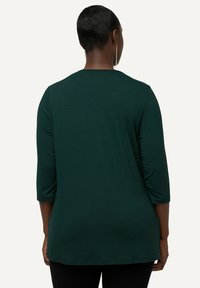 Ulla Popken TIEFER RUNDHALSAUSSCHNITT  - Langarmshirt - nachtgrün