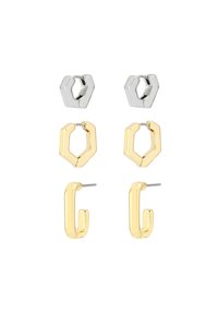 Ensemble de trois paires de boucles d'oreilles : clous en argent en forme d'hexagone, créoles en or en forme d'octogone et créoles en or en forme de C. Fini en métal brillant, différentes formes.