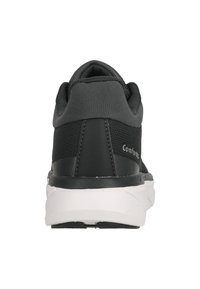 Svart idrottssko med nätmaterial och gummisula, med vadderad krage och en strömlinjeformad design. Vit mellansula och diskret varumärkesdetalj.