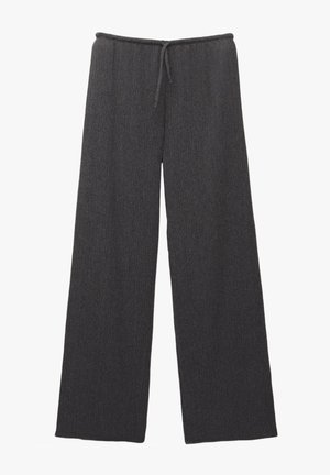 Pantalons larges en gris foncé, présentant un tissu texturé et une taille élastique avec un cordon de serrage. Design simple et minimaliste.