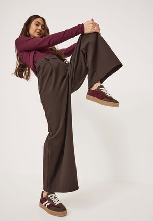 Tamaris Sneakers laag - merlot comb