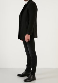 Buratti Abrigo corto - black