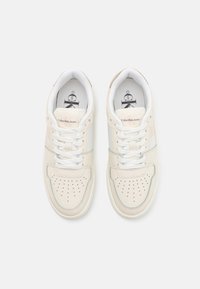 Calvin Klein Jeans CLASSIC CUPSOLE - Sapatilhas - bright white/travertine/pink