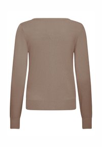 Pull brun tricoté à manches longues, avec un col large et un ourlet arrondi. La texture est lisse avec un motif côtelé fin.