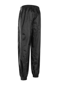 Crne sportske hlače izrađene od laganog, sjajnog materijala. Imaju elastičnu traku u struku i bijele bočne pruge. Suženi dizajn nogavica s elastičnim manžetama.