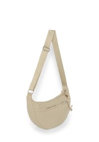 Beige Umhängetasche mit geschwungenem Design, aus weichem Material, verfügt über ein großes Hauptfach mit Reißverschluss und eine kleinere Fronttasche mit Reißverschluss, verstellbarer Schultergurt.