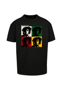 Schwarzes T-Shirt mit einem grafischen Design, das vier stilisierte Porträts in Grün, Gelb, Rot und Beige zeigt, beschriftet mit "MARLEY."