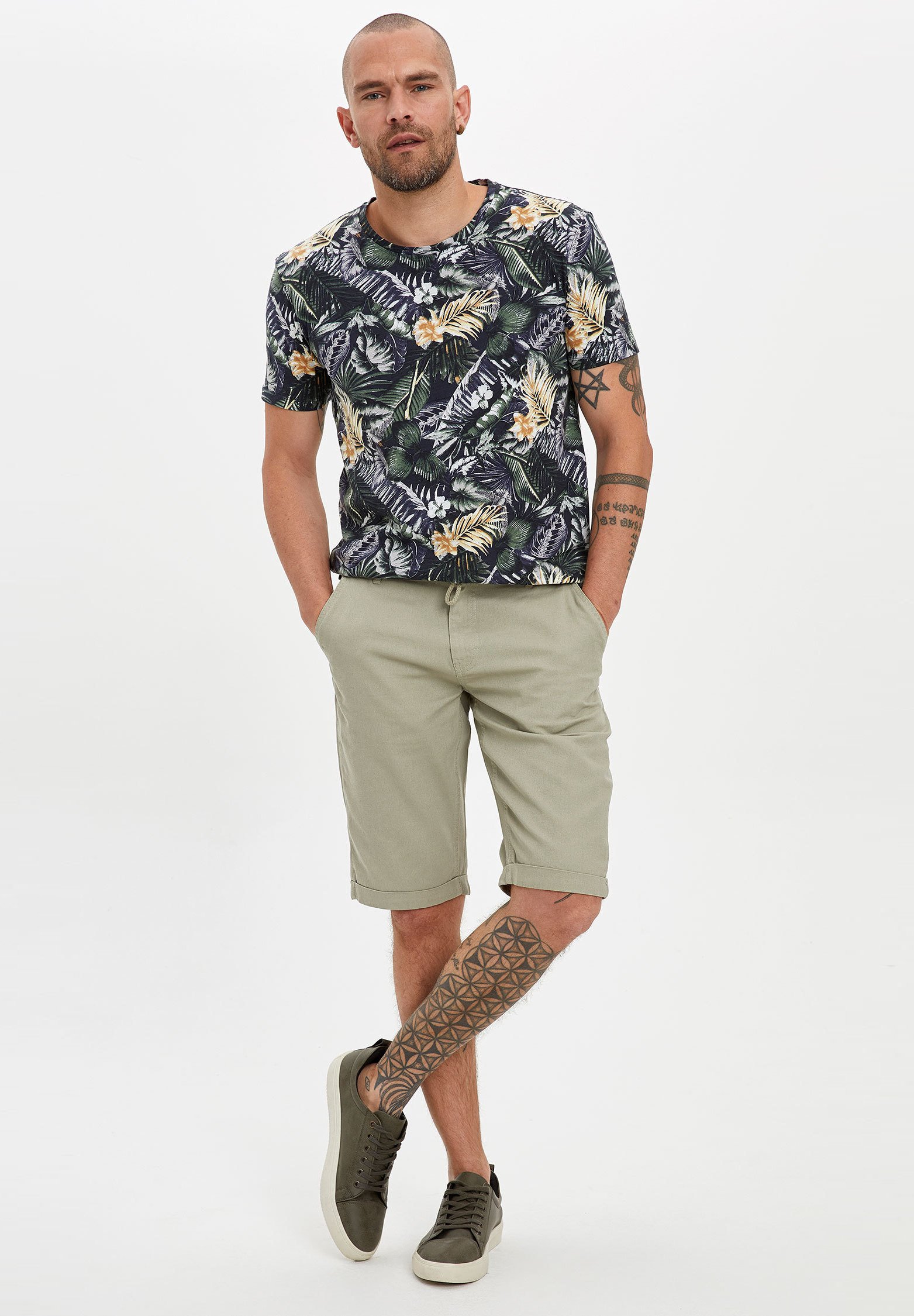 red converse mens outfit