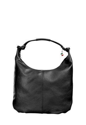 Sac à bandoulière en cuir noir avec une sangle nouée et une petite étiquette suspendue aux couleurs du drapeau italien sur fond blanc.