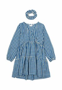 Sininen ja valkoinen ruudullinen kietaisumekko, jossa on pitkät hihat, kerroksellinen muotoilu ja yhteensopiva scrunchie. Sisältää V-kaula-aukon ja solmittavan vyötäröyksityiskohdan.