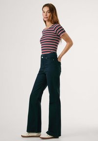 Pepe Jeans HIGH WAIST FLARE WILLA - Džínsy bootcut - dulwich blue