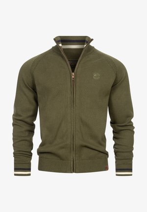 Olivengrøn zip-up sweater, ribbet tekstur, fladstrikket design, stribede manchetter i marineblå, cream og grøn. Logo detalje på brystet.