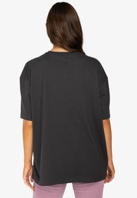 Billabong NATURAL MYSTIC - Triko s potiskem - off black