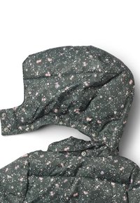 Padded jacket hood in dark green fabric with a floral pattern in pink and lavender. Features snaps along the edge and a quilted texture.